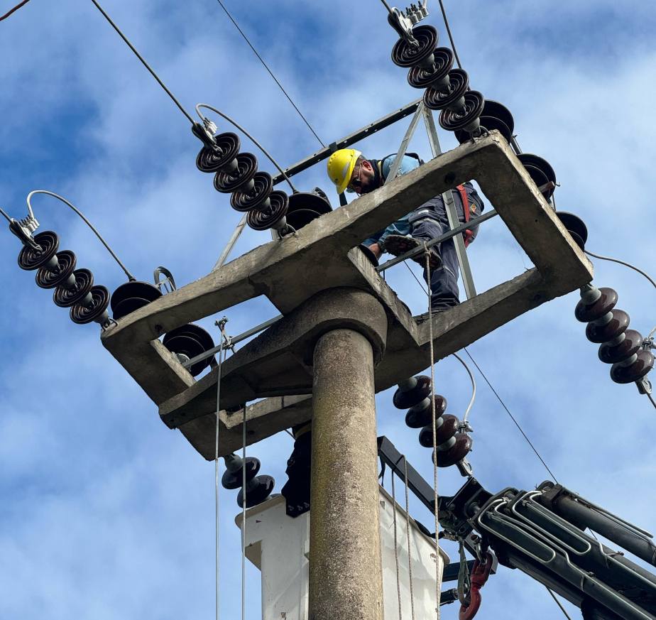 Calor extremo, 40 grados, cables bajo fuego y toda una noche sin luz en Funes: “¿Así va a ser todo el verano?”